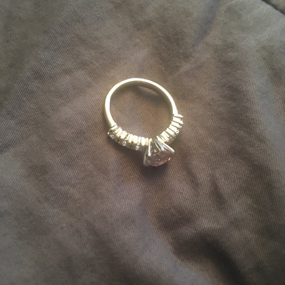 Pink jeweled ring - Picture 2 of 2